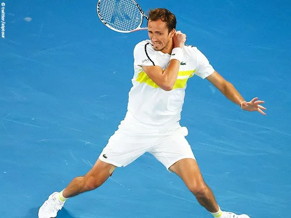 Daniil Medvedev lolos ke perempatfinal di Marseille musim 2021