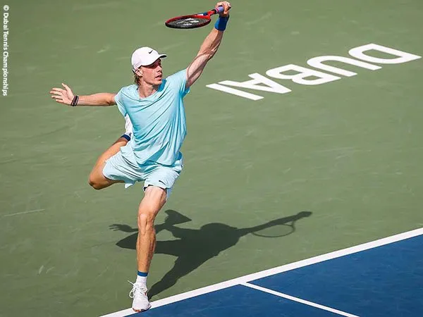 Denis Shapovalov meluncur ke perempatfinal di Dubai musim 2021