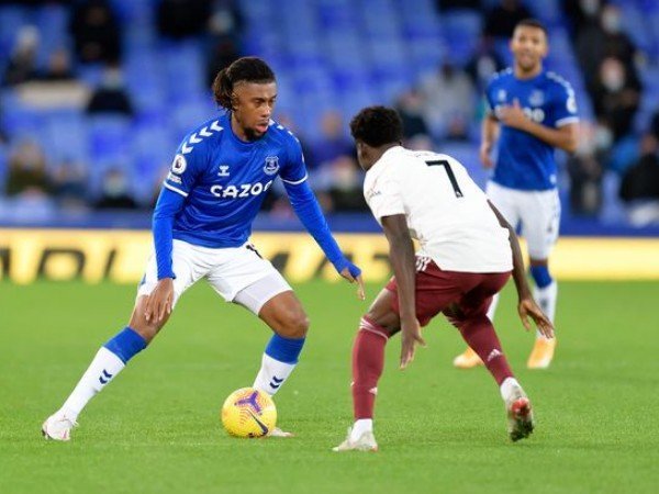 Arsenal Ternyata Paksa Alex Iwobi Pergi ke Everton