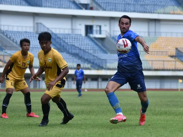 Performa Ezra Walian dapat apresiasi dari Robert Rene Alberts