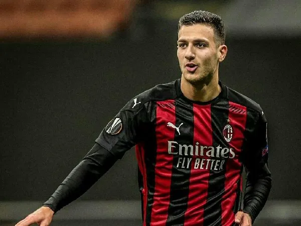 Solskjaer berencana menilai Diogo Dalot saat pramusim sebelum memutuskan tentang masa depsnnya bersama MU