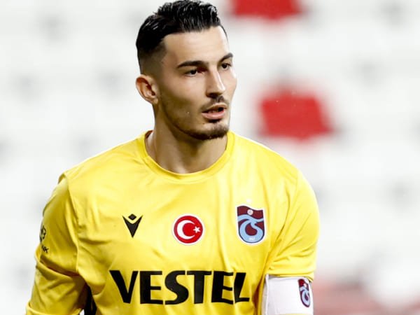 Liverpool Pantau Kiper Turki untuk Gantikan Adrian