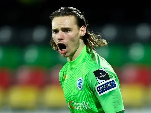 Liverpool Tertarik Pada Kiper Muda Genk Berusia 19 Tahun