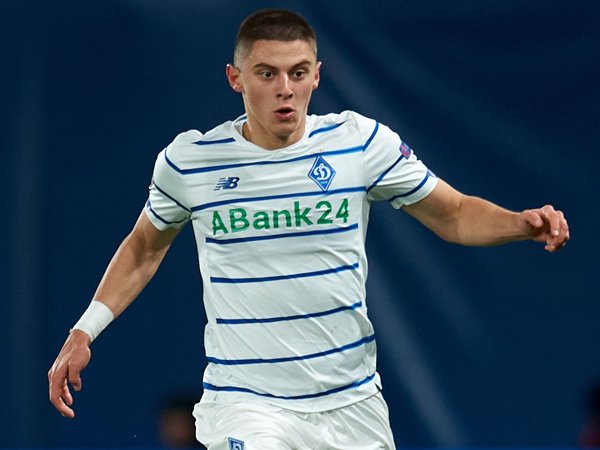 Agen Bahas Ketertarikan Duo Milan Pada Vitaliy Mykolenko