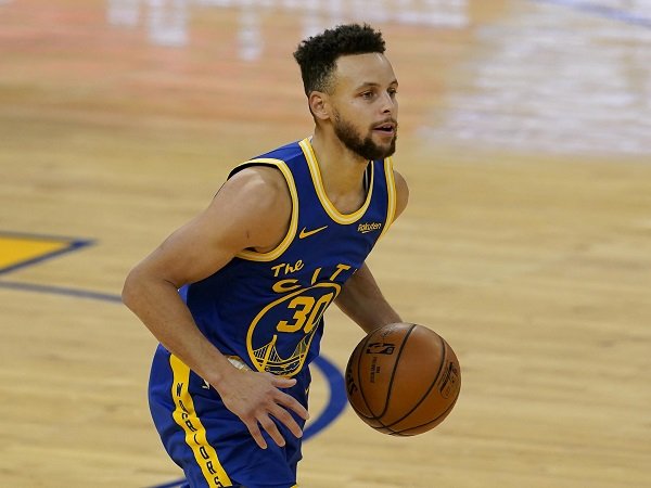 Manajer Warriors Yakin Stephen Curry Tak Akan Hengkang