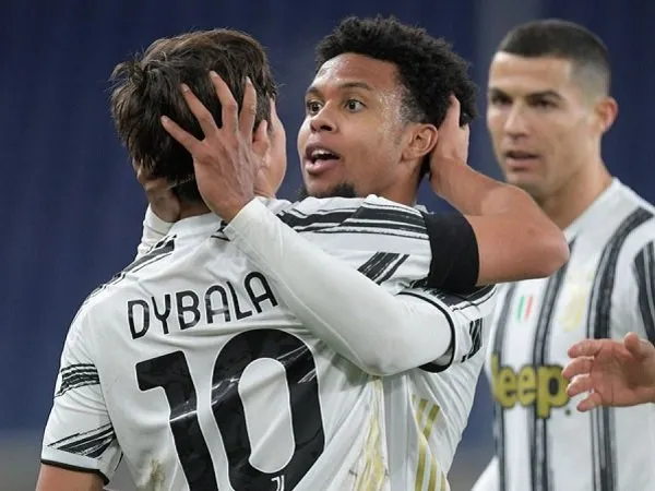 Juventus menghukum trio pemain yang berpesta di tengah pandemi.