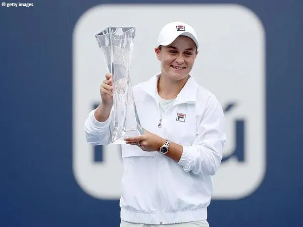 Ashleigh Barty jadi petenis putri keenam yang berhasil pertahankan gelar Miami Open
