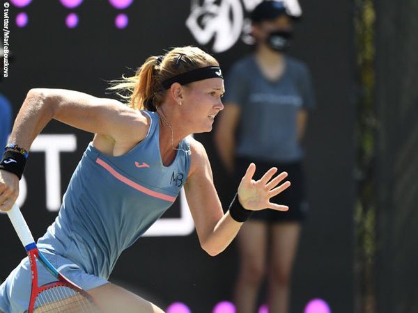 Sedikit Terseok, Marie Bouzkova Bertahan Di Charleston