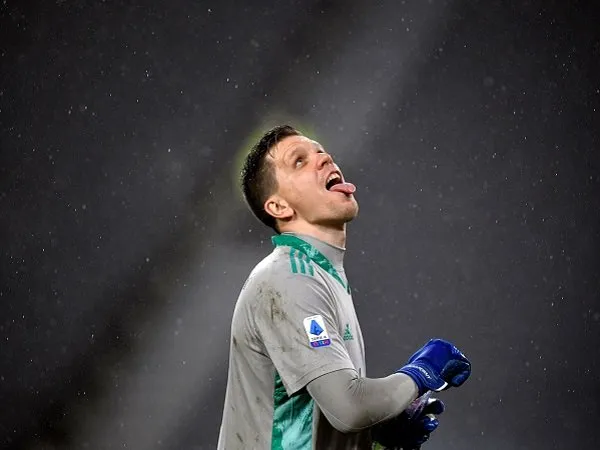 Juventus mencadangkan Wojciech Szczesny dalam kemenangan atas Napoli.