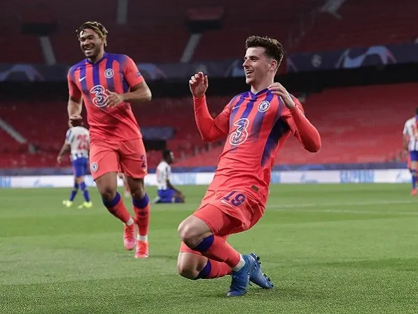 Gol-gol dari Mount dan Chilwell bikin Chelsea menang atas Porto.
