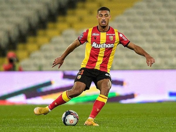 AC Milan dan Inter Sama-sama Pantau Bek RC Lens Facundo Medina