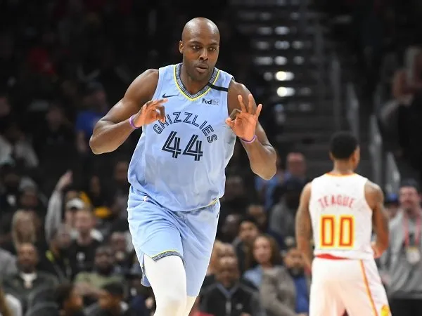 Philadelphia 76ers beri kontrak 10 hari kepada Anthony Tolliver.
