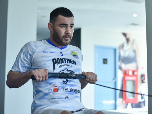 Farshad Genjot Latihan Ekstra Demi Kejar Ketertinggalan Fisik