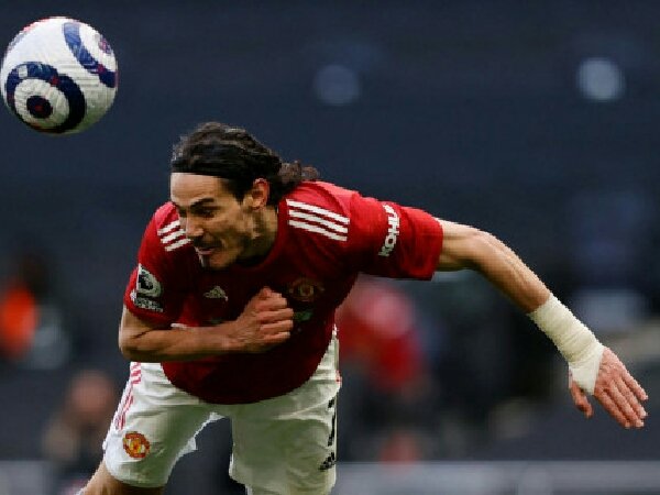 Mark Hughes Dorong MU Untuk Bujuk Edinson Cavani Agar Mau Bertahan