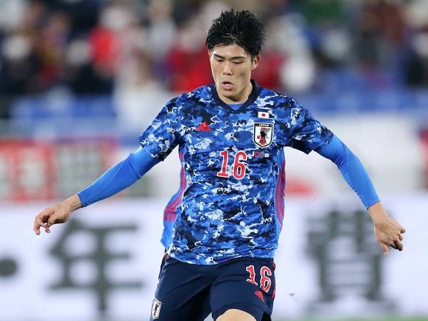 Masih Minat Datangkan Tomiyasu, Milan Bakal Hadapi Everton dan Leverkusen