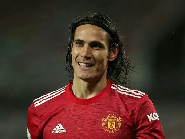 manajer Uruguay sarankan Edinson Cavani untuk bertahan di MU