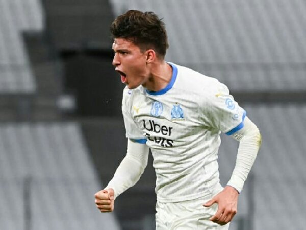 Borussia Dortmund: Leonardo Balerdi Ingin Bertahan di Olyimpique Marseille