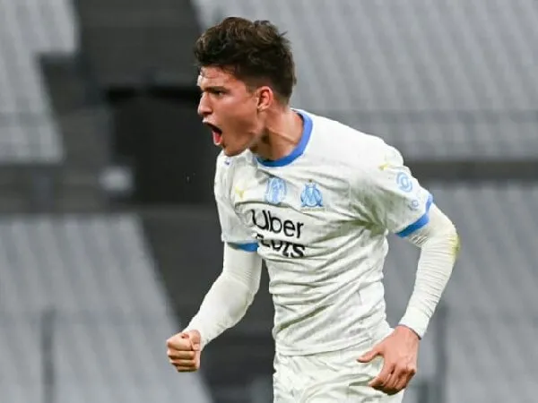 Borussia Dortmund: Leonardo Balerdi Ingin Bertahan di Olyimpique Marseille