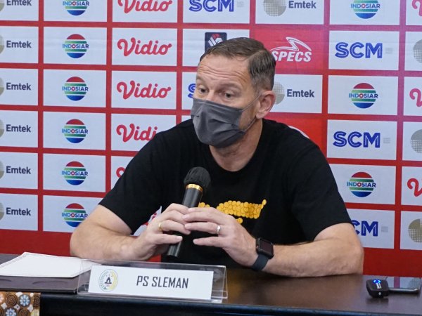 Belum Lempar Handuk, Dejan Masih Yakin PSS Mampu Atasi Persib