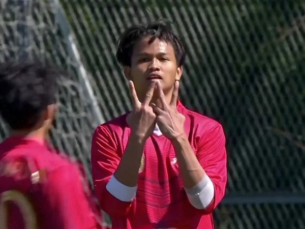 Hokky Caraka Persembahkan Dua Gol ke Gawang QPR U-18 Untuk Kedua Orangtua