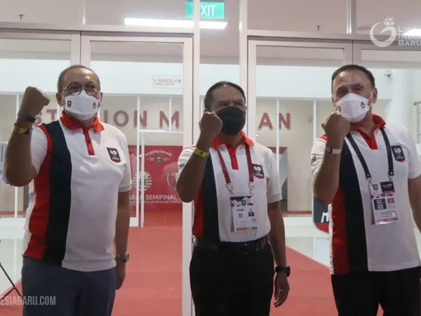 Menpora RI Zainudin Amali (tengah)