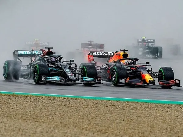 Lewis Hamilton menyesal lakukan kesalahan tidak perlu di GP Emilia Romagna.