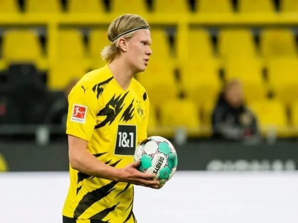 Borussia Dortmund menolak melepas Erling Haaland pada musim panas ini / via Getty Images