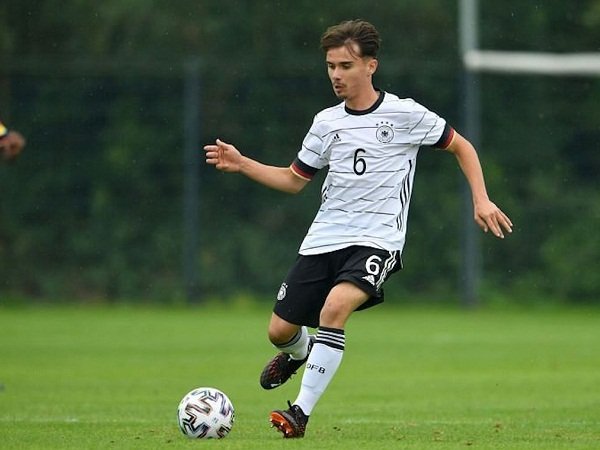 Vasco Walz Siap Tolak AC Milan Demi Perpanjang Kontrak dengan Dortmund