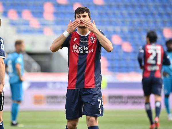 Perkuat Sayap, AC Milan Bidik Riccardo Orsolini dari Bologna