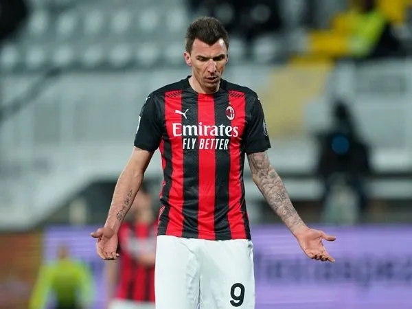 Mario Mandzukic dicoret dari skuat Milan lawan Benevento
