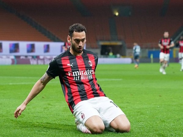 Calhanoglu Man of the Match Saat AC Milan Lawan Benevento, Bennacer Naif