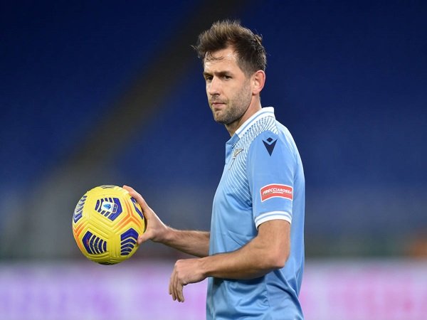 Senad Lulic Masih Belum Putuskan Masa Depannya di Lazio