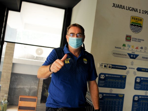 Robert Akan Pertahankan Mayoritas Roster Persib Untuk Liga 1 2021