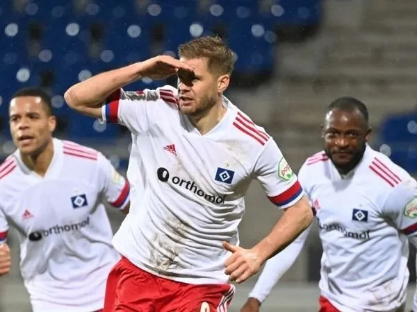 Schalke memastikan perekrutan Simon Terodde untuk menambah amunisi dalam mengarungi kompetisi di divisi 2.Bundesliga musim depan.