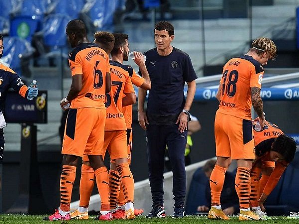 Valencia Dipecundangi Barcelona, Javi Garcia Jadi Korban PHK