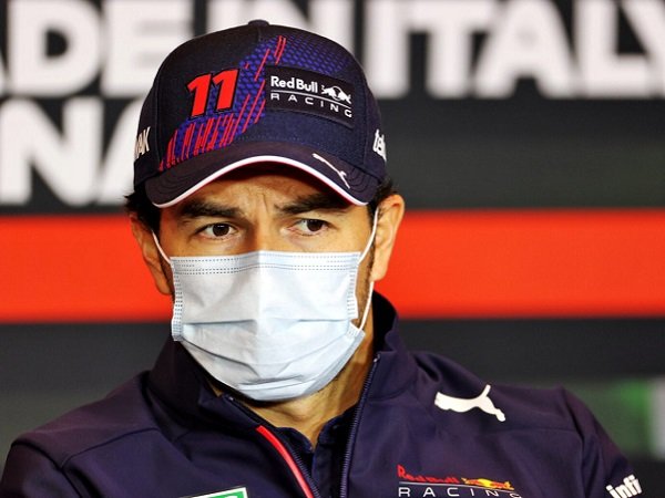 Terapkan Strategi Ban, Sergio Perez Dituduh Sengaja Halangi Hamilton