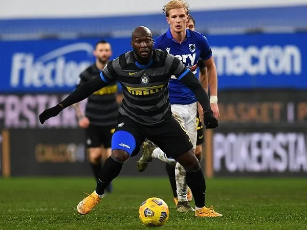 Inter Milan melakoni laga pertamanya sebagai juara Serie A dengan menjamu Sampdoria.