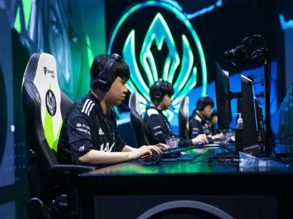 DWG KIA Raih Kemenangan Comeback Menit Akhir atas DFM di MSI 2021