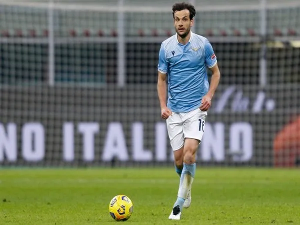 Dua pemain veteran Lazio, Parolo dan Lulic siap bermain dalam derby terakhir