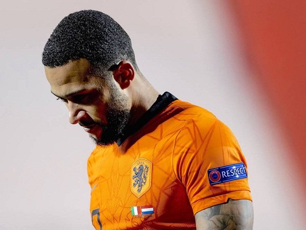 Sering Kontak, AC Milan Berpeluang Bajak Buruan Barcelona Memphis Depay