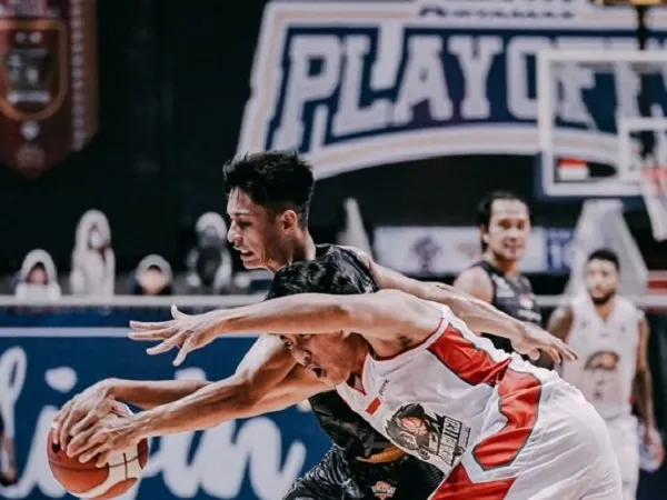 Pelatih Louvre Dewa United Surabaya beberkan penyebab kekalahan timnya dari Bima Perkasa Jogja. (Images: IBL)