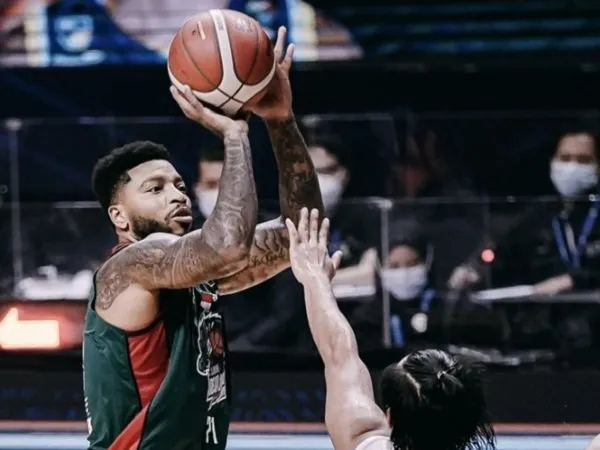 Pemain Louvre Dewa United Surabaya, Jamarr Johnson saat melawan Bima Perkasa. (Images: IBL)