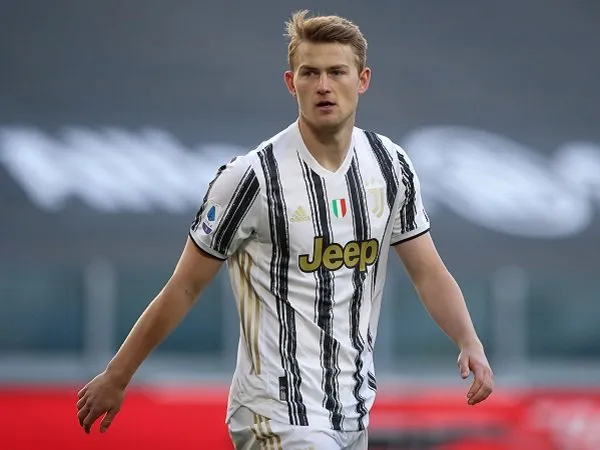 Matthijs de Ligt akan segera divaksin.