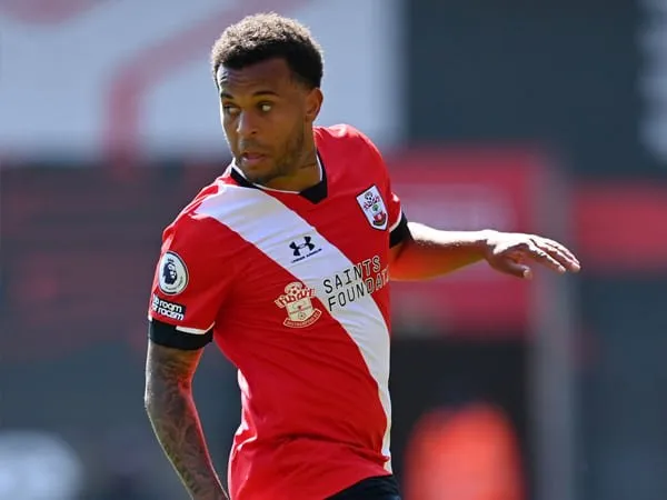 Bertrand Tinggalkan Southampton untuk Gabung Leicester