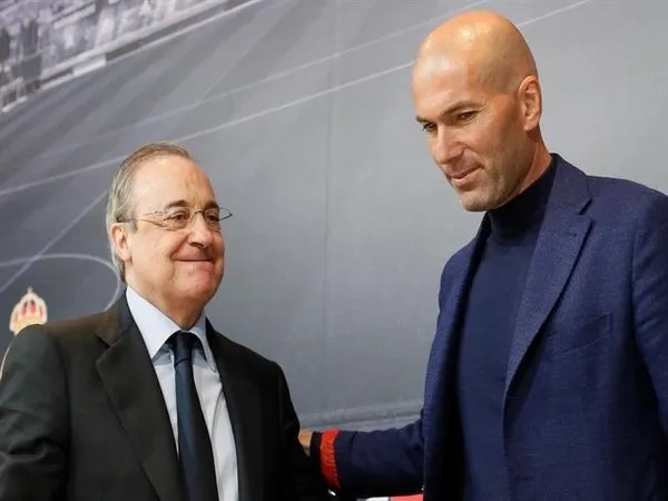 Florentino Perez ternyata menjadi alasan utama Zinedine Zidane pergi meninggalkan Real Madrid / via EPA