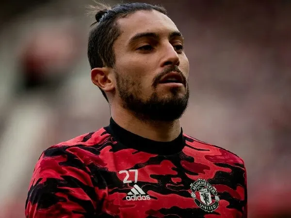 Alex Telles berjanji tampil lebih baik bersama MU musim depan