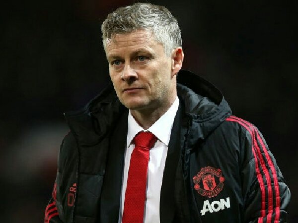 Perkuat Lini Pertahanan, MU Siap Rekrut Edmond Tapsoba dari Leverkusen