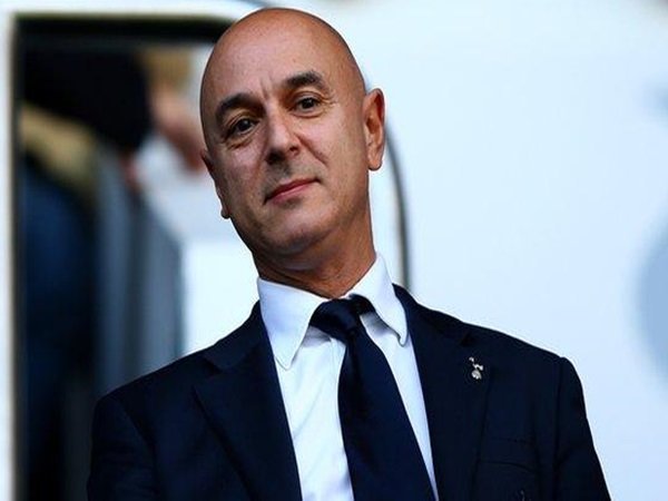 Eks Striker Tottenham Serang Levy Yang Tak Kunjung Rekrut Manajer Baru