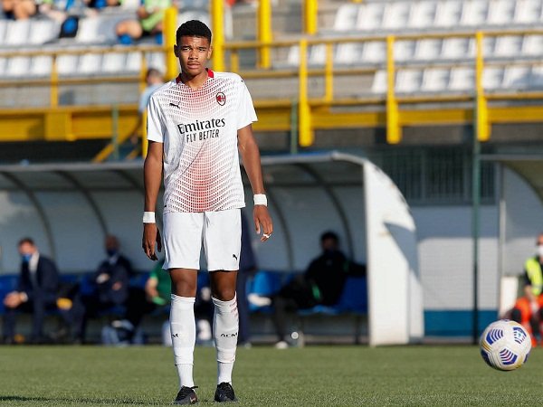 Terus Bersinar, AC Milan Punya Rencana Untuk Bintang Primavera Emil Roback