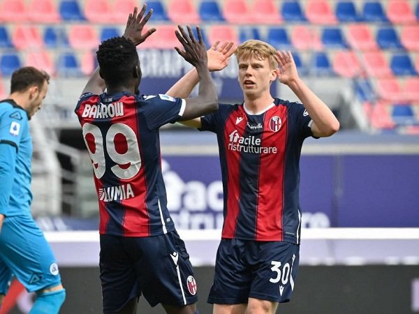 AC Milan Jadikan Schouten Sosok Ideal Gantikan Meite